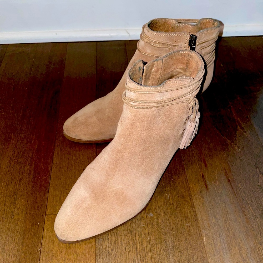 VINCE CAMUTO size 7.5 suede leather booties, neutral/beige